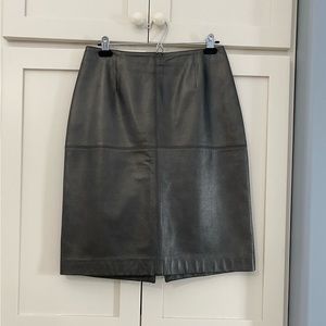 Jones New York leather skirt fits small